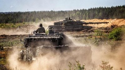 Танки Leopard проломили еще одну стену, надежды Путина на перелом разрушаются &ndash; Кулеба
