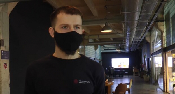 Семья из Франковска нашла способ обойтись без пластиковых пакетов и экономить на покупках: за лишние 2 гривны не ссорятся Семья из Франковска нашла способ обойтись без пластиковых пакетов и экономить на покупках: за лишние 2 гривны не ссорятся