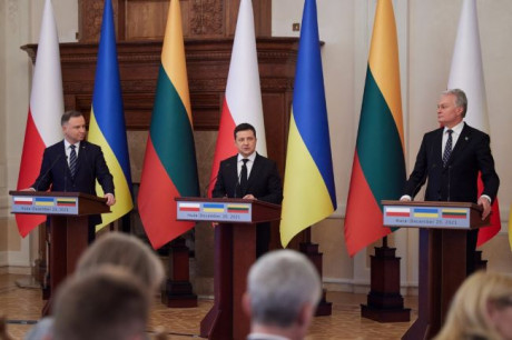 Президенты Украины, Польши и Литвы требуют ужесточить санкции против РФ