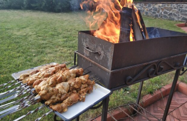 Спешите, пока не залило дождями: секрет очень вкусного шашлыка совсем не в маринаде