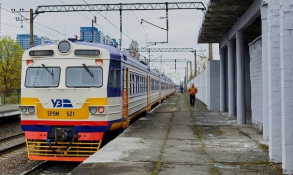 Сугробы снега в тамбуре и лед на окнах: школьники получили переохлаждение после путешествия "Укрзализныцей" Сугробы снега в тамбуре и лед на окнах: школьники получили переохлаждение после путешествия "Укрзализныцей"