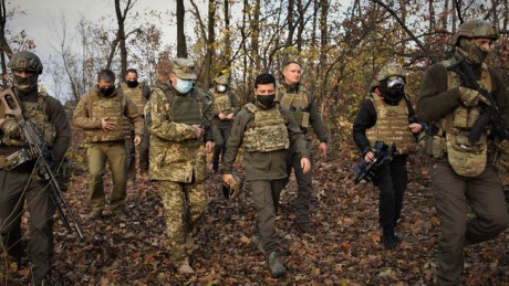 Зеленский пообщался с военными на передовых позициях