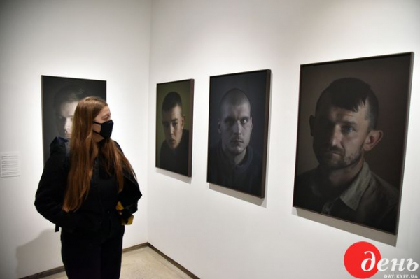 Во Львове показали портреты воинов, которые были на передовой российско-украинской войны Во Львове показали портреты воинов, которые были на передовой российско-украинской войны
