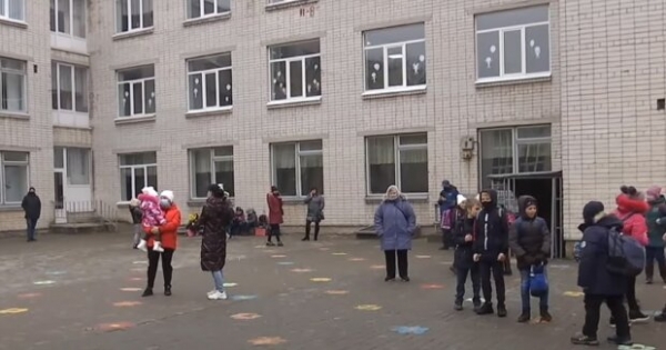 На школьника "повесили" кражу, чтобы он не перешел в 10 класс: "Зачем им стол в туалете" На школьника "повесили" кражу, чтобы он не перешел в 10 класс: "Зачем им стол в туалете"