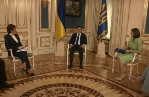 Зеленский объяснил свои вопросы украинцам: пожизненное для коррупционеров и "секрет" восстановления Донбасса Зеленский объяснил свои вопросы украинцам: пожизненное для коррупционеров и "секрет" восстановления Донбасса
