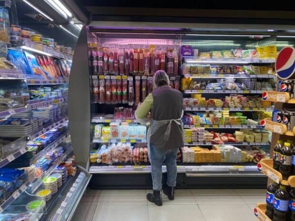 Нарезка на праздники ударит по кошельку: во сколько обойдется мясная и сырная продукция украинцам Нарезка на праздники ударит по кошельку: во сколько обойдется мясная и сырная продукция украинцам