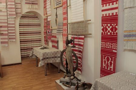 В Виннице открылась выставка старинных тканых полотенец В Виннице открылась выставка старинных тканых полотенец