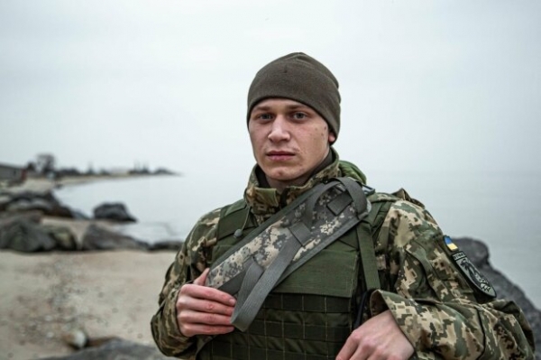 Молодой медик покинул работу в роддоме и прошел сквозь ад войны: "Жизнь или смерть" Молодой медик покинул работу в роддоме и прошел сквозь ад войны: "Жизнь или смерть"