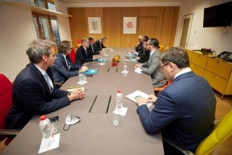 Поддержка курса Украины в НАТО и визит в Киев: Зеленский сделал заявление по встрече с Шольцем
Поддержка курса Украины в НАТО и визит в Киев: Зеленский сделал заявление по встрече с Шольцем