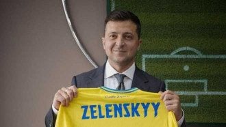 "Покажете крутой футбол": Зеленский поздравил сборную Украины с выходом в 1/8 финала Евро-2020
"Покажете крутой футбол": Зеленский поздравил сборную Украины с выходом в 1/8 финала Евро-2020