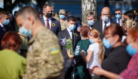 Президент принял участие в мероприятиях по чествованию памяти погибших героев Украины Президент принял участие в мероприятиях по чествованию памяти погибших героев Украины