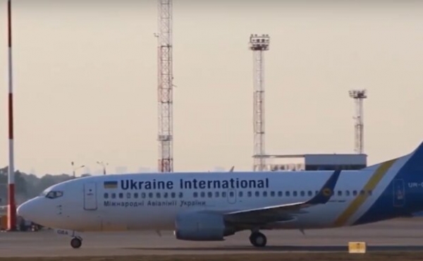 Главное за ночь - "коридор позора" для премьера, МАУ закрыла продажу билетов, невеста Розенко с лопатой и годовщина "атаки" на Януковича Главное за ночь - "коридор позора" для премьера, МАУ закрыла продажу билетов, невеста Розенко с лопатой и годовщина "атаки" на Януковича
