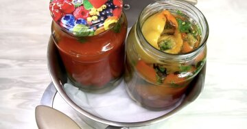 Перцы, фаршированные баклажанами на зиму: уникальная консервация, которая "улетучится" быстрее остальных