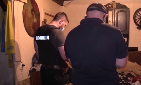 Киевляне поймали извращенца, неадектват без одежды едва не заставил детей заикаться Киевляне поймали извращенца, неадектват без одежды едва не заставил детей заикаться