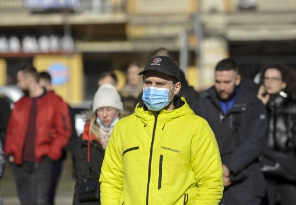 Переполненные больницы, "переполох" с вакцинацией и километровые очереди: как выживают украинцы в "красных" зонах Переполненные больницы, "переполох" с вакцинацией и километровые очереди: как выживают украинцы в "красных" зонах