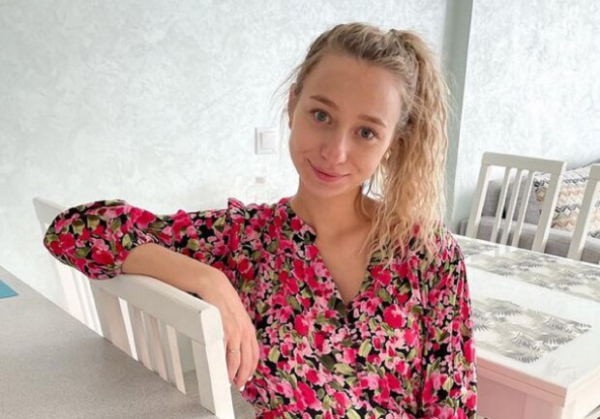 Жена Виктора Павлика Репяхова покормила ребёнка грудью в кафе: "Выход из зоны комфорта" Жена Виктора Павлика Репяхова покормила ребёнка грудью в кафе: "Выход из зоны комфорта"