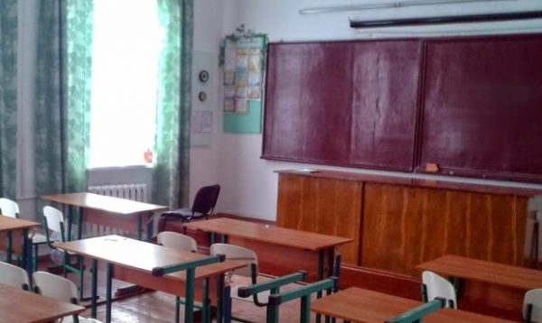 Украинским школьникам вместо уроков подсунули церковные правила, родители на нервах: "Вбивать в головы..." Украинским школьникам вместо уроков подсунули церковные правила, родители на нервах: "Вбивать в головы..."