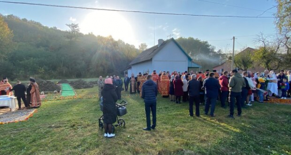 Сильнейшая молитва, чтобы поговорить с покойными родными в поминальную субботу: чего нельзя делать 9 октября