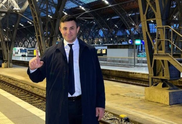 Главное за ночь, 2 апреля: доллар по 42,2, Тищенко обиделся на "Квартал 95", Полякова "заказала" Ани Лорак, а сахар дорожает Главное за ночь, 2 апреля: доллар по 42,2, Тищенко обиделся на "Квартал 95", Полякова "заказала" Ани Лорак, а сахар дорожает