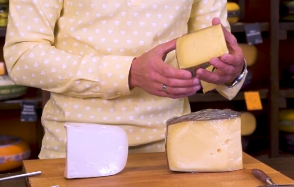 Как не купить подделку вместо сыра — простой тест на определение качества продукта Как не купить подделку вместо сыра — простой тест на определение качества продукта