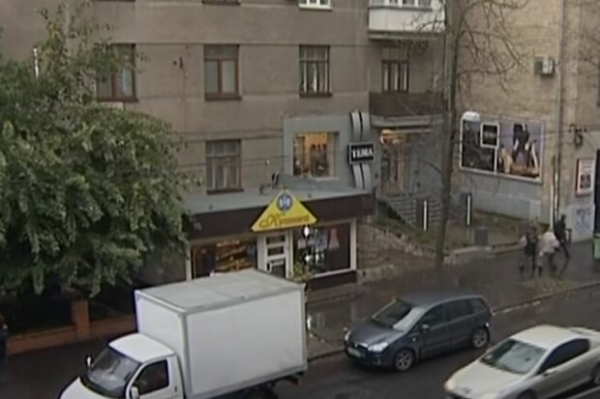 Пьяный неадекват открыл огонь по детям прямо с балкона, обнаружен целый арсенал Пьяный неадекват открыл огонь по детям прямо с балкона, обнаружен целый арсенал