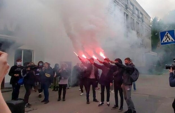 Украину штормит, и дело не в погоде - столицу захлестнул тройной митинг, детали с места Украину штормит, и дело не в погоде - столицу захлестнул тройной митинг, детали с места