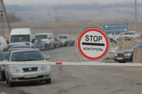Оккупанты продолжают блокировать движение через линию разграничения Оккупанты продолжают блокировать движение через линию разграничения