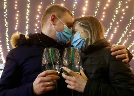 В Украине за сутки зафиксировано 5038 новых случаев COVID-19 В Украине за сутки зафиксировано 5038 новых случаев COVID-19