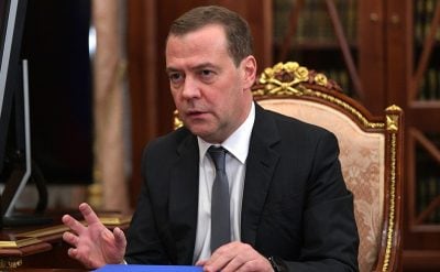 "Запад стимулирует бредовое состояние": Медведев в истерике защищает Путина
"Запад стимулирует бредовое состояние": Медведев в истерике защищает Путина
