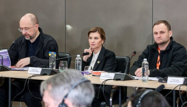 Елена Зеленская пришла на стройку, но не в рабочем комбинезоне: красотка порадовала луком Елена Зеленская пришла на стройку, но не в рабочем комбинезоне: красотка порадовала луком