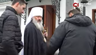 Били, пока не сломали палку: в Киево-Печерской Лавре напали на журналистов за вопросы о войне
Били, пока не сломали палку: в Киево-Печерской Лавре напали на журналистов за вопросы о войне