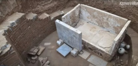 В Китае нашли 1400-летнюю гробницу с редкими религиозными символами В Китае нашли 1400-летнюю гробницу с редкими религиозными символами