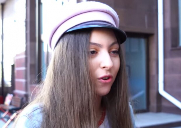 Дочь Оли Поляковой Маша с зацелованным лицом показала, как спешит на обучение в Лондон Дочь Оли Поляковой Маша с зацелованным лицом показала, как спешит на обучение в Лондон