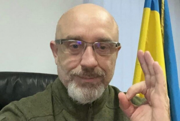 Зеленский ищет замену Резникову: у Минобороны закупили втрое дороже куртки и шлемы для бойцов Зеленский ищет замену Резникову: у Минобороны закупили втрое дороже куртки и шлемы для бойцов