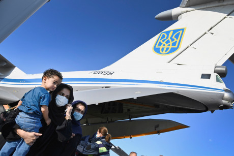 Эвакуацию из Афганистана попросили еще 159 украинцев - Кулеба