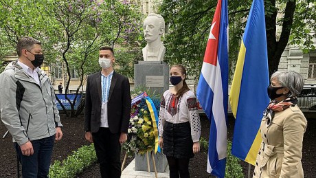 В Киеве торжественно открыли памятный бюст кубинскому гуманисту Хосе Марти В Киеве торжественно открыли памятный бюст кубинскому гуманисту Хосе Марти