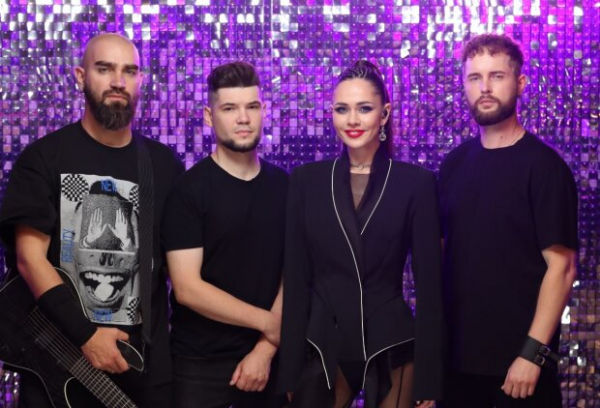 Юлия Санина из The Hardkiss объяснила, как стать звездой благодаря "Співають всі": "Невозможно не заметить" Юлия Санина из The Hardkiss объяснила, как стать звездой благодаря "Співають всі": "Невозможно не заметить"