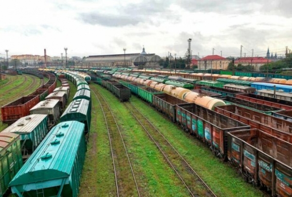 Промышленники Украины требуют от Кабмина не создавать искусственный дефицит вагонов: "Это приведет к потере около $2 млрд в год" Промышленники Украины требуют от Кабмина не создавать искусственный дефицит вагонов: "Это приведет к потере около $2 млрд в год"