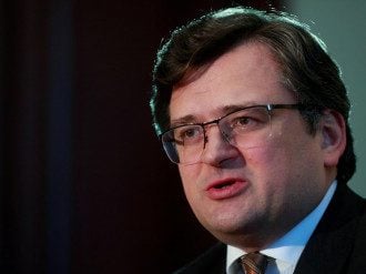 Главная задача Путина: Кулеба объяснил, чего добивается РФ, стягивая войска на границу с Украиной
Главная задача Путина: Кулеба объяснил, чего добивается РФ, стягивая войска на границу с Украиной