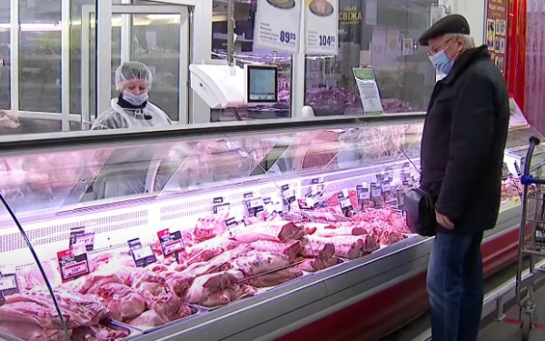 Супермаркеты порадовали новыми ценниками на мясо: во сколько обойдется килограмм курятины и свинины