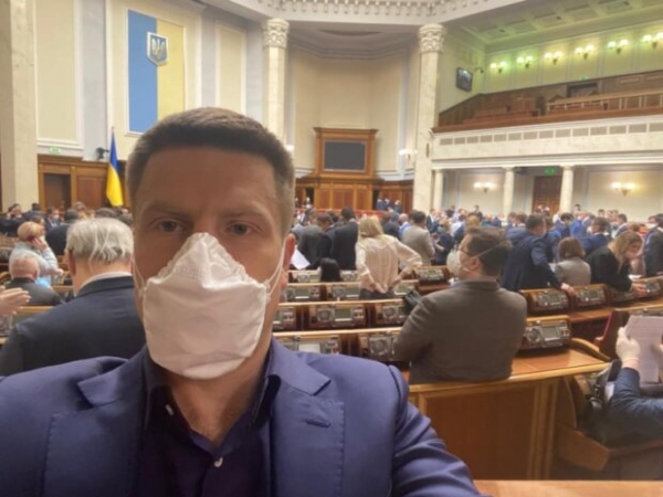 Зеленский рассчитался с Коломойским за Приватбанк схемами на "Центрэнерго" – Гончаренко Зеленский рассчитался с Коломойским за Приватбанк схемами на "Центрэнерго" – Гончаренко