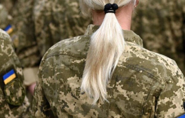 Трудоустройство военнообязанных женщин: обязательным будет военный билет