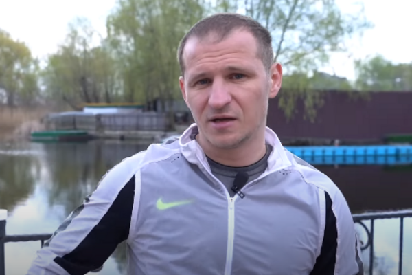 "Динамовцы, смотрите": Александр Алиев надел футболку "Шахтера"
"Динамовцы, смотрите": Александр Алиев надел футболку "Шахтера"