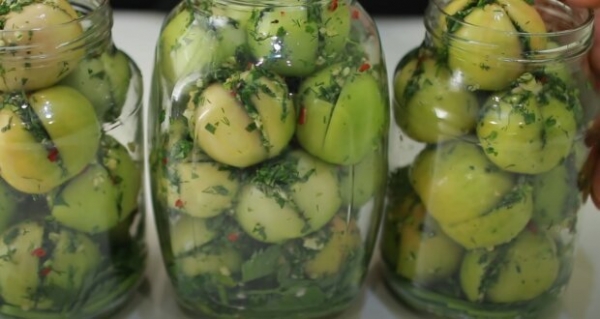 Роскошная закуска из маринованных фаршированных зеленых помидоров: настоящая вкуснятина на зиму Роскошная закуска из маринованных фаршированных зеленых помидоров: настоящая вкуснятина на зиму