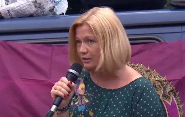 Геращенко засветила маленькие помидорки и радуется, как ребенок: "Свои" Геращенко засветила маленькие помидорки и радуется, как ребенок: "Свои"