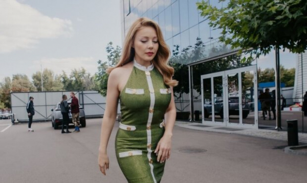 Тина Кароль молчаливо "уничтожила" самоуверенную Олю Полякову на конкурсе: "Вечно орет" Тина Кароль молчаливо "уничтожила" самоуверенную Олю Полякову на конкурсе: "Вечно орет"