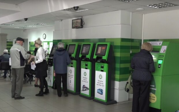 Украинец потерял круглую сумму из-за неполадки в банкомате ПриватБанка: в банке все отрицают