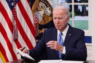 "Ему придется заплатить высокую цену": Байден посоветовал Путину не рисковать из-за Украины
"Ему придется заплатить высокую цену": Байден посоветовал Путину не рисковать из-за Украины