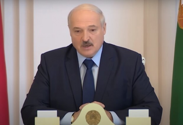 Лукашенко забаррикадировался в Беларуси и никого не впускает, но... готов к диалогу Лукашенко забаррикадировался в Беларуси и никого не впускает, но... готов к диалогу