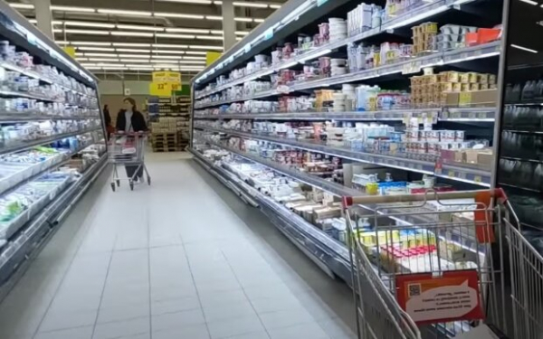 На ценники больно смотреть: молоко, сыр и сливочное масло становятся на вес золота На ценники больно смотреть: молоко, сыр и сливочное масло становятся на вес золота